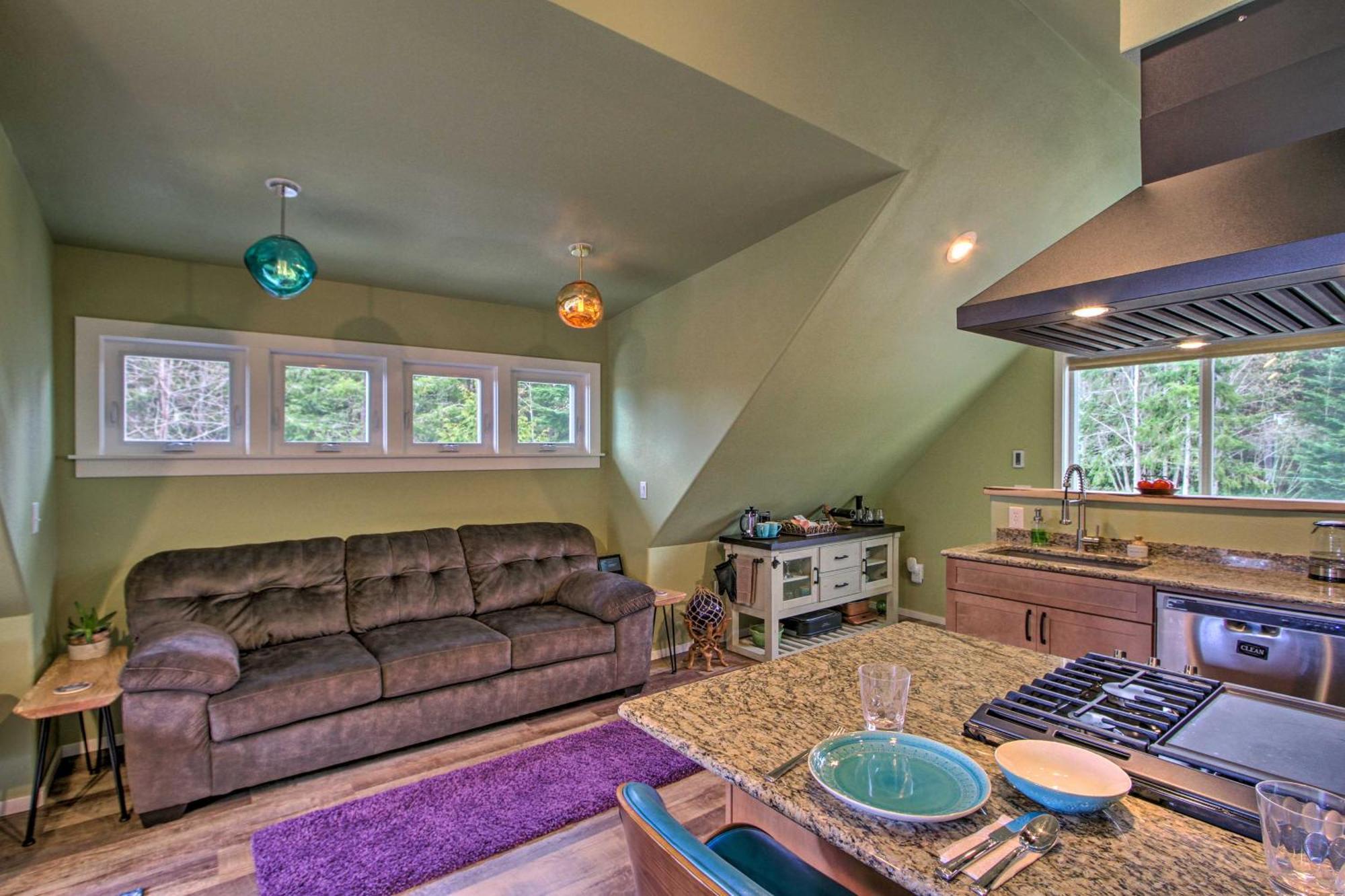 דירות Charming Port Angeles Studio With Deck And Views! מראה חיצוני תמונה