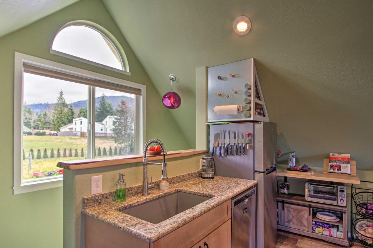 דירות Charming Port Angeles Studio With Deck And Views! מראה חיצוני תמונה