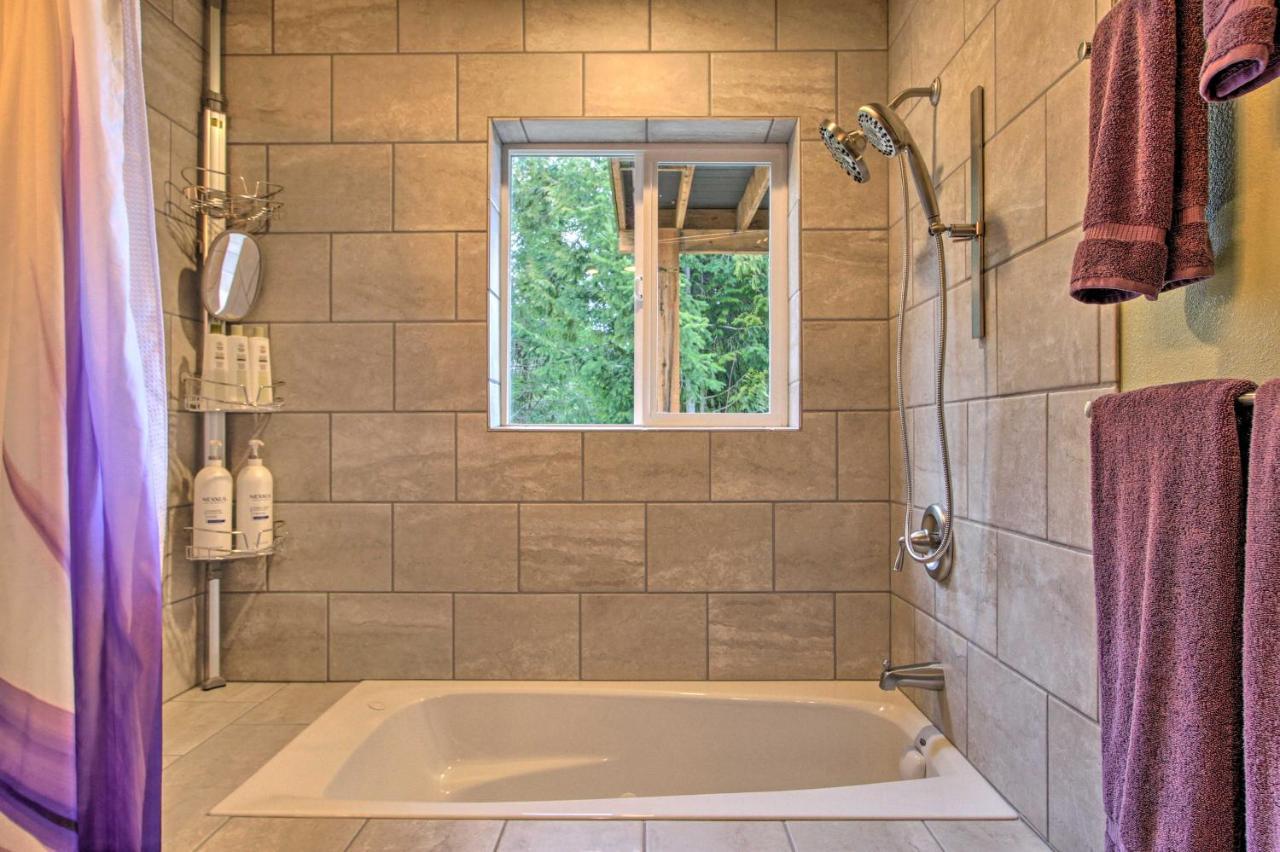 דירות Charming Port Angeles Studio With Deck And Views! מראה חיצוני תמונה